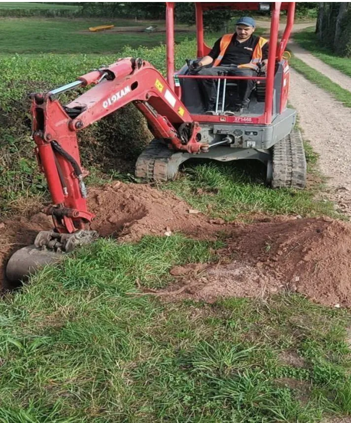 Mini-pelle pour travaux de génie civil